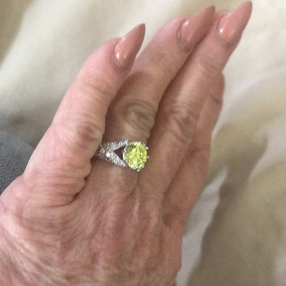 ring - Picture 4 of 4